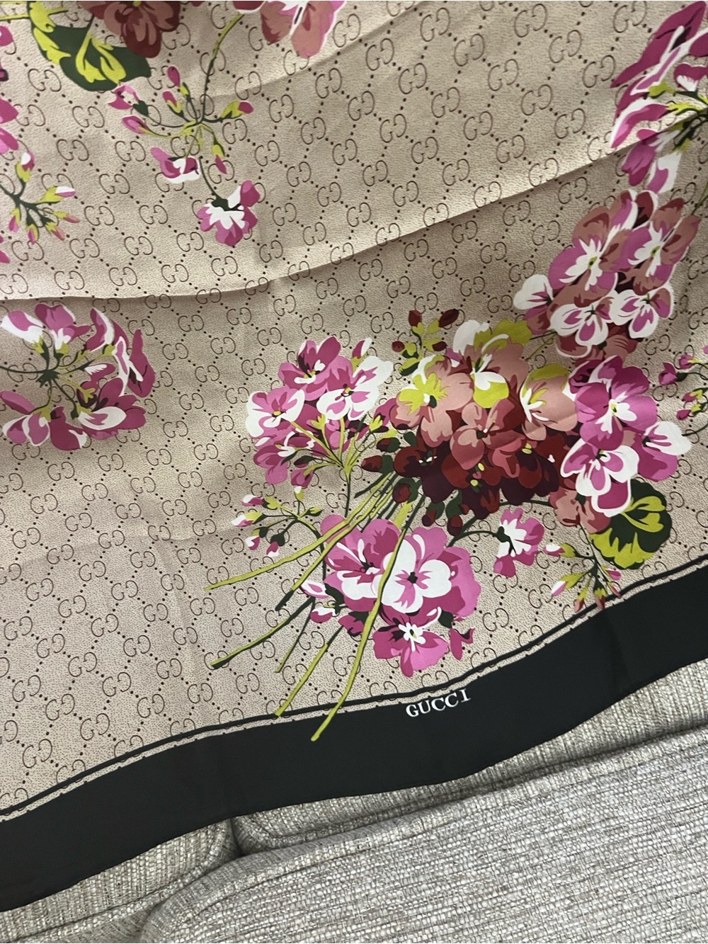 Gucci Beige Monogram Silk Scarf with Pink Floral and Black Border - Picture 2 of 4